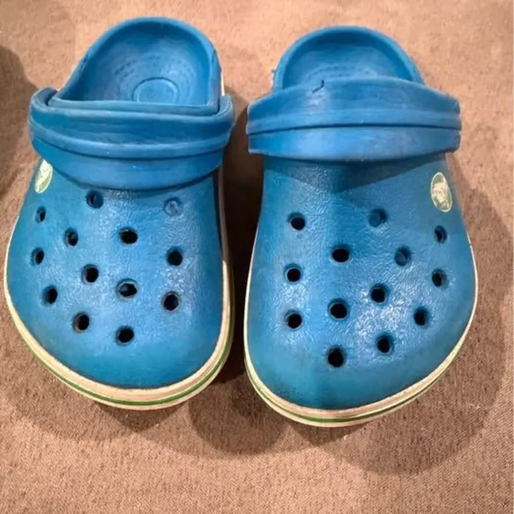 Toddler crocs size 4/5